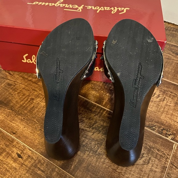 Vintage Salvatore Ferregamo Caterina sandals. - Picture 7 of 12